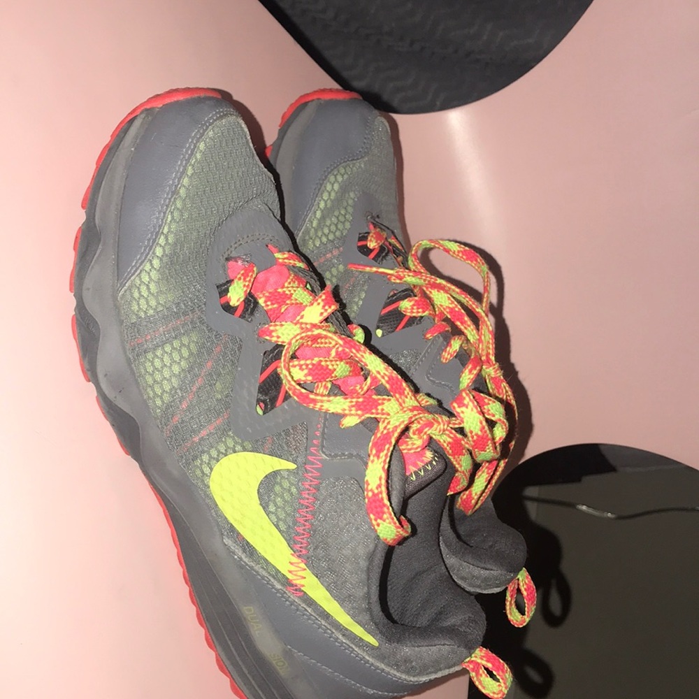 barely worn Nike Running dusl fusion shoes.